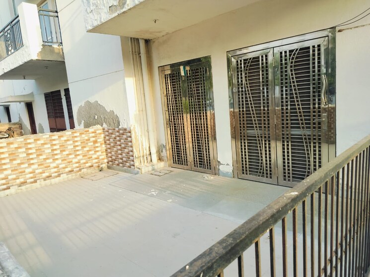 Balcony, sector 83 3 Bedroom 250 Sq.Yd. Apartment In Sector 83 Faridabad 8715495