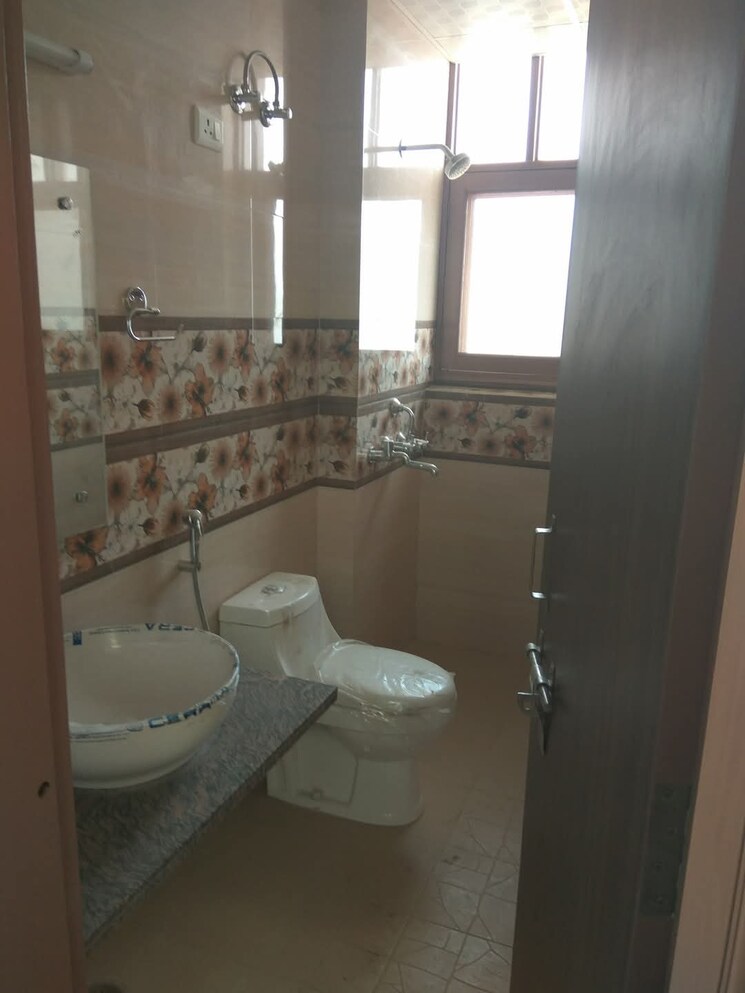 Bathroom, sector 4 2 Bedroom 159 Sq.Yd. Builder Floor In Sector 4 Gurgaon 8715520