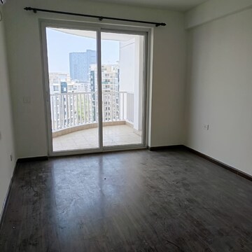 Room in 4 BHK Apartment at Emaar Palm Terraces Select, Sector 66 – for Rent