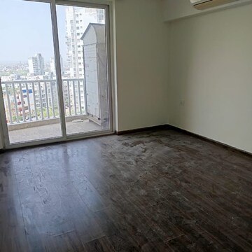 Room in 4 BHK Apartment at Emaar Palm Terraces Select, Sector 66 – for Rent