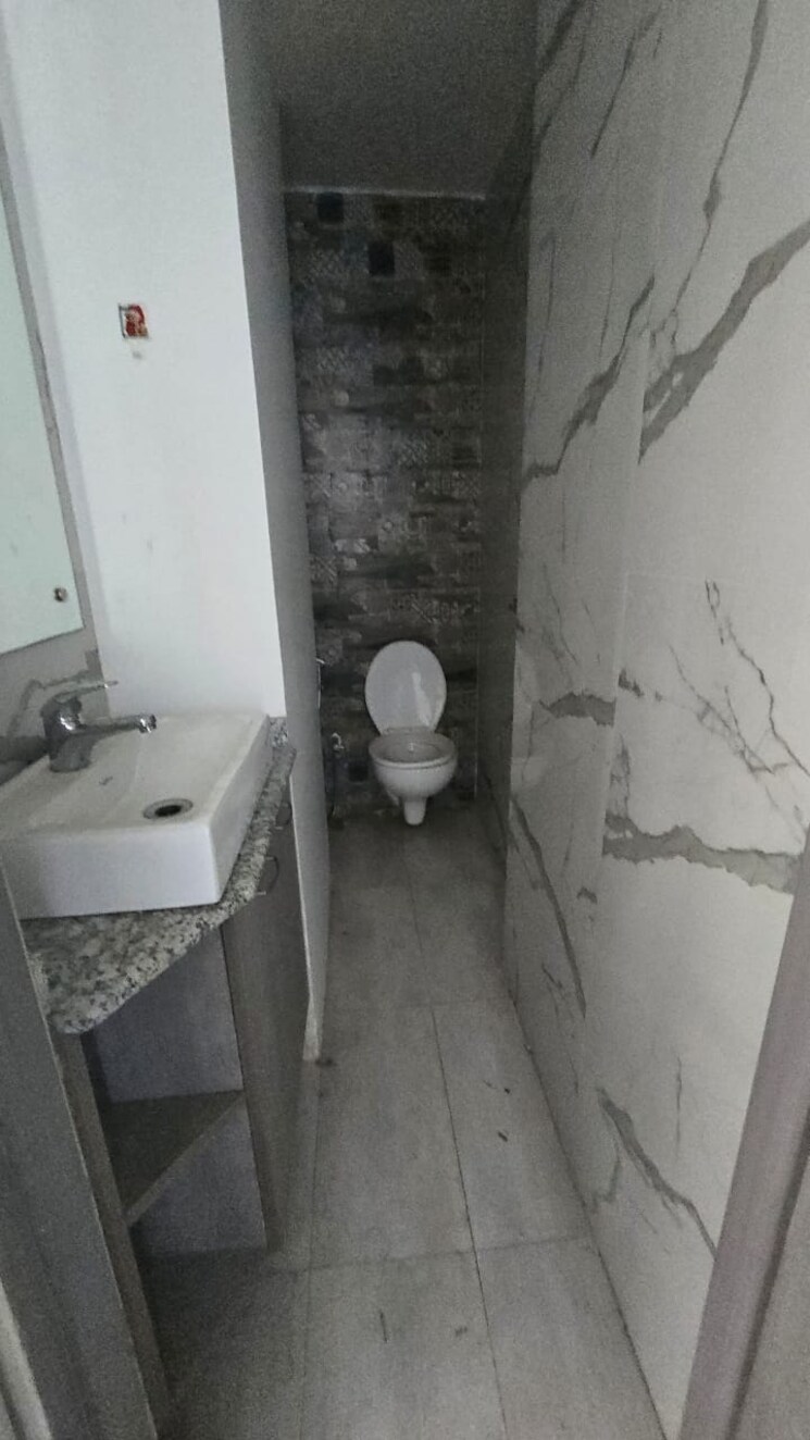 Bathroom, jmd-megapolis Commercial Office Space 2772 Sq.Ft. In Sector 48 Gurgaon 8715516