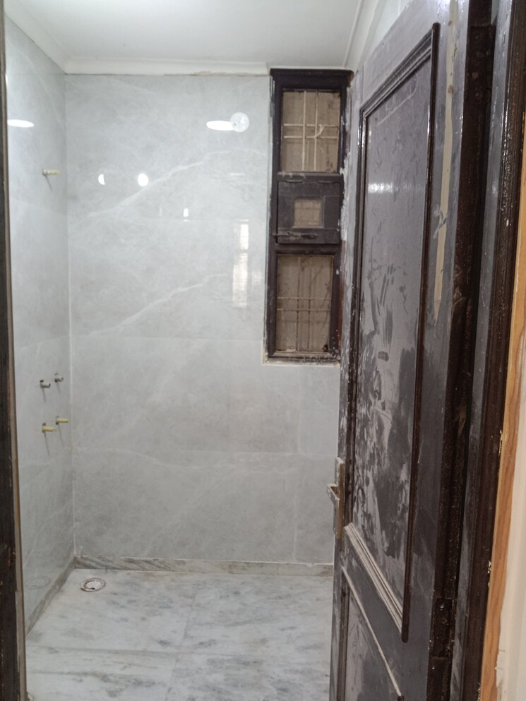 Attached Bathroom, green fields colony 2 Bedroom 900 Sq.Ft. Builder Floor In Green Fields Colony Faridabad 8715540