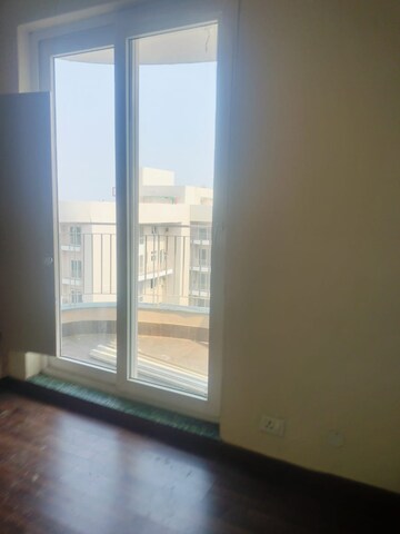Room in 2 BHK Apartment at BPTP Discovery Park, Sector 80 – for Rent