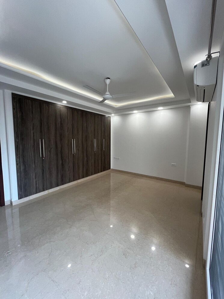 Room, uday park 3 Bedroom 1900 Sq.Ft. Builder Floor In Uday Park Delhi 8715579