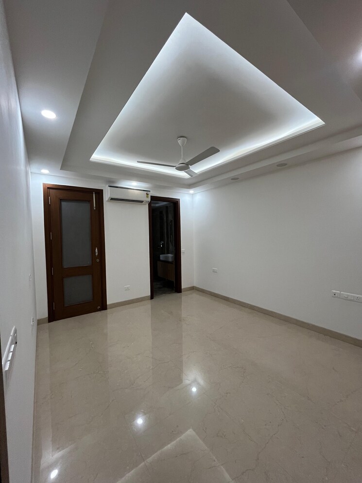 Room, uday park 3 Bedroom 1900 Sq.Ft. Builder Floor In Uday Park Delhi 8715579
