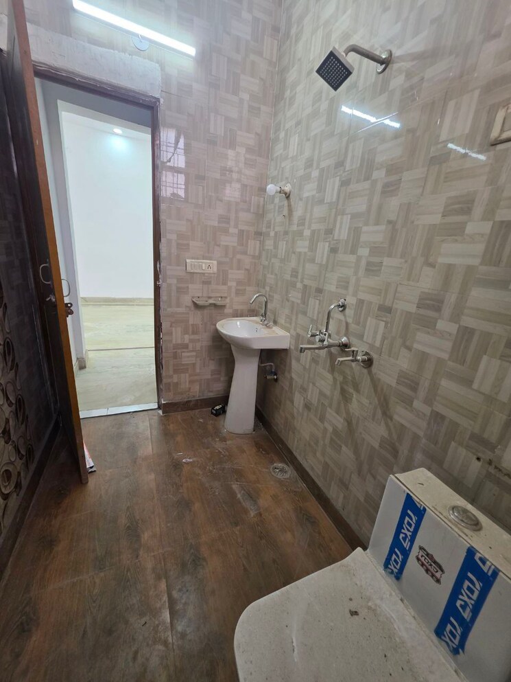 Bathroom, green fields colony 2 Bedroom 700 Sq.Ft. Builder Floor In Green Fields Colony Faridabad 8715574