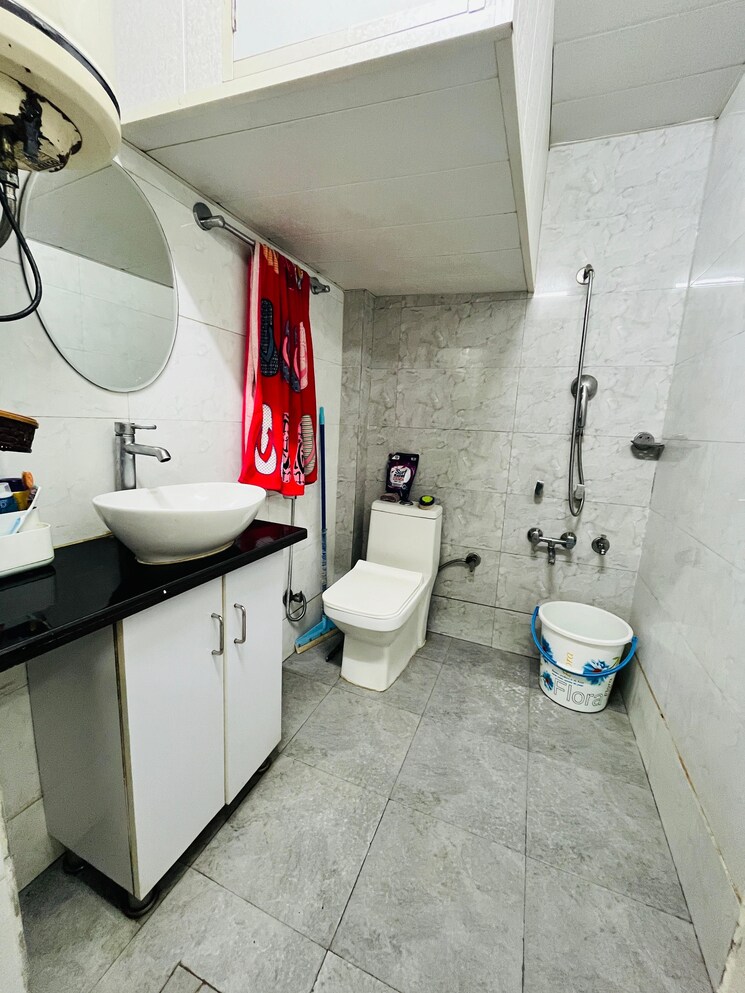 Bathroom, rajouri garden 2 Bedroom 850 Sq.Ft. Builder Floor In Rajouri Garden Delhi 8715581