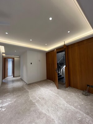 Room in 4 BHK Builder Floor at Geetanjali Enclave – for Sale