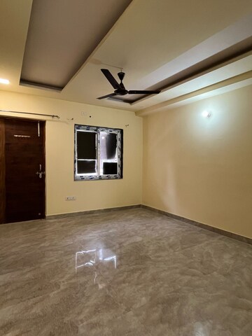 Room in 2 BHK Builder Floor at Sector 23 – for Rent