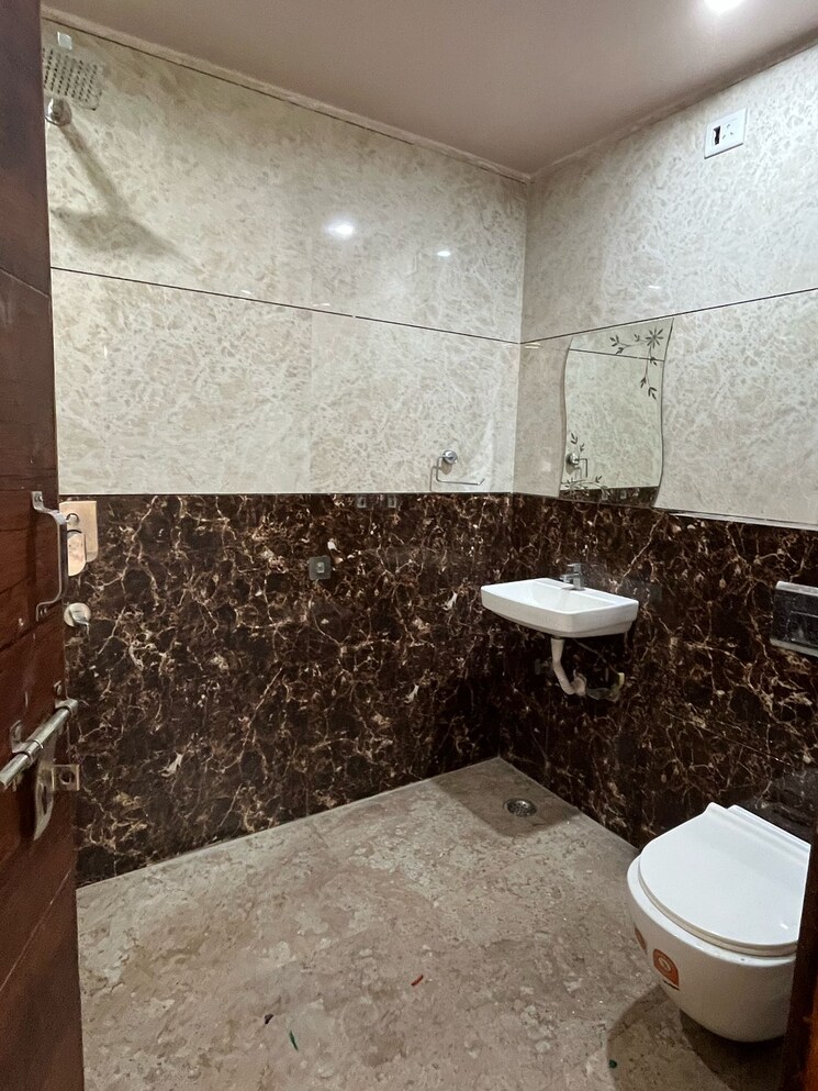 Bathroom, sector 23 2 Bedroom 1250 Sq.Ft. Builder Floor In Sector 23 Gurgaon 8715657
