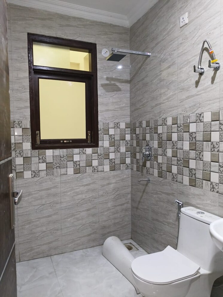 Bathroom, sector 23 2 Bedroom 1250 Sq.Ft. Builder Floor In Sector 23 Gurgaon 8715666