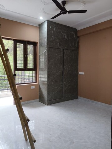 Room in 2 BHK Builder Floor at Sector 23 – for Rent