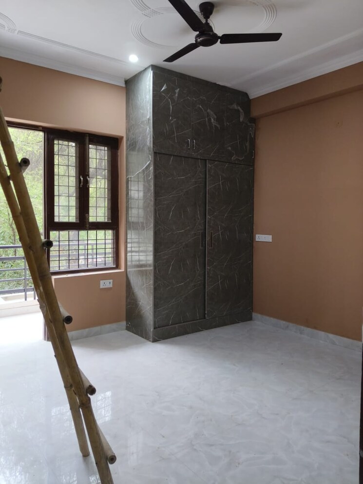 Room, sector 23 2 Bedroom 1250 Sq.Ft. Builder Floor In Sector 23 Gurgaon 8715666