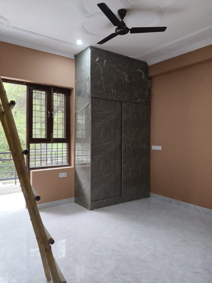 Room, sector 23 2 Bedroom 1250 Sq.Ft. Builder Floor In Sector 23 Gurgaon 8715666