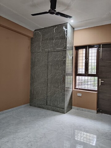 Room in 2 BHK Builder Floor at Sector 23 – for Rent