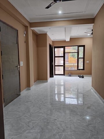 Room in 2 BHK Builder Floor at Sector 23 – for Rent