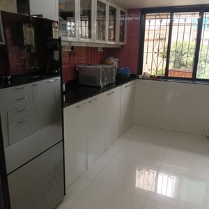 Room in 3 BHK Apartment at Kandivali East – for Sale