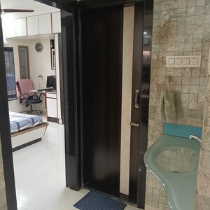 Room in 3 BHK Apartment at Kandivali East – for Sale