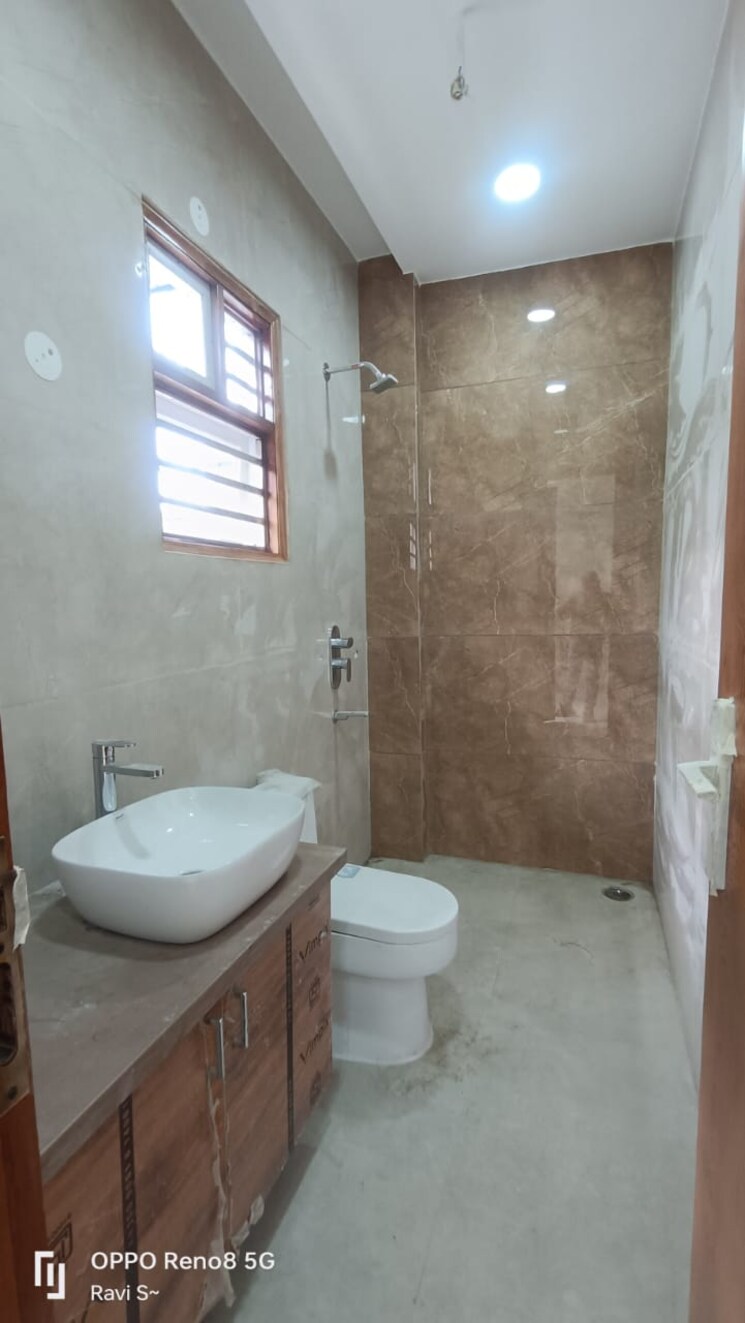 Bathroom, palam vihar extension 2 Bedroom 850 Sq.Ft. Builder Floor In Palam Vihar Extension Gurgaon 8715681
