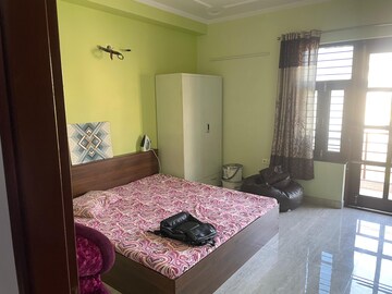 Bedroom in 2 BHK Builder Floor at Sector 40 – for Rent