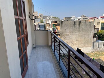 Balcony in 2 BHK Builder Floor at Sector 40 – for Rent