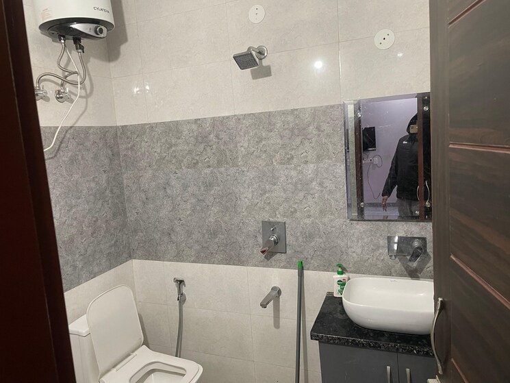 Team Area, sector 40 2 Bedroom 1250 Sq.Ft. Builder Floor In Sector 40 Gurgaon 8715680