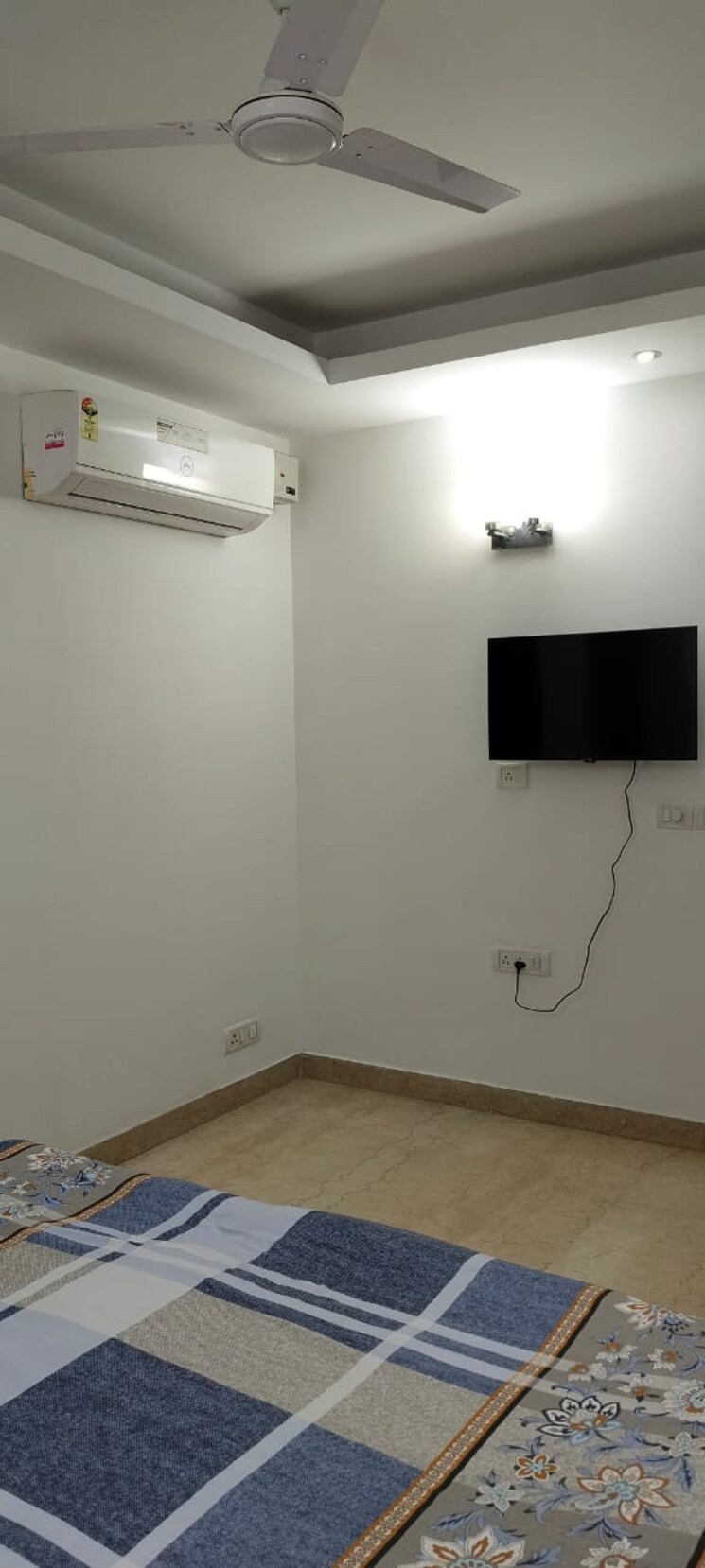 Room, east of kailash 3 Bedroom 1500 Sq.Ft. Builder Floor In East Of Kailash Delhi 8715692