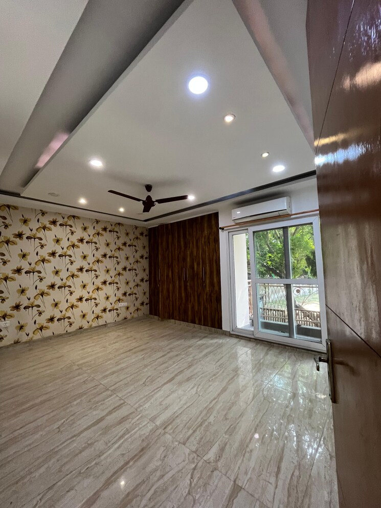 Room, soami nagar 4 Bedroom 3600 Sq.Ft. Builder Floor In Soami Nagar Delhi 8715710