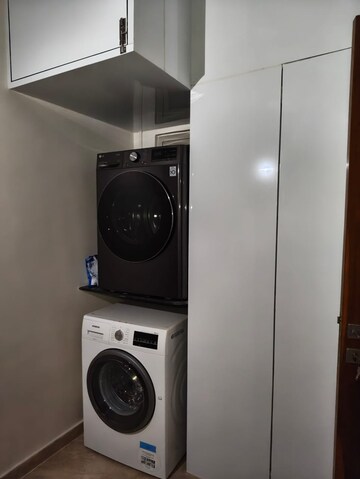 Furnished Amenities in 2.5 BHK Apartment at Hiranandani Castle Rock, Powai – for Rent