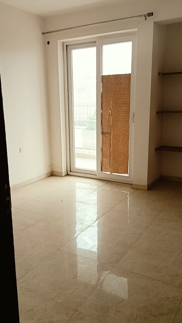 Room in 3 BHK Apartment at Omaxe Royal Residency Faridabad, Sector 79 – for Rent