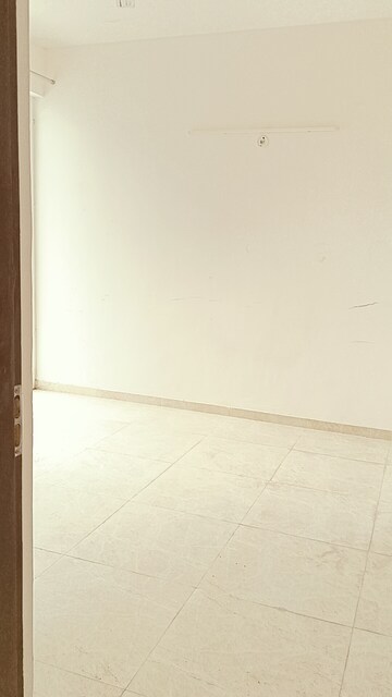 Room in 3 BHK Apartment at Omaxe Royal Residency Faridabad, Sector 79 – for Rent