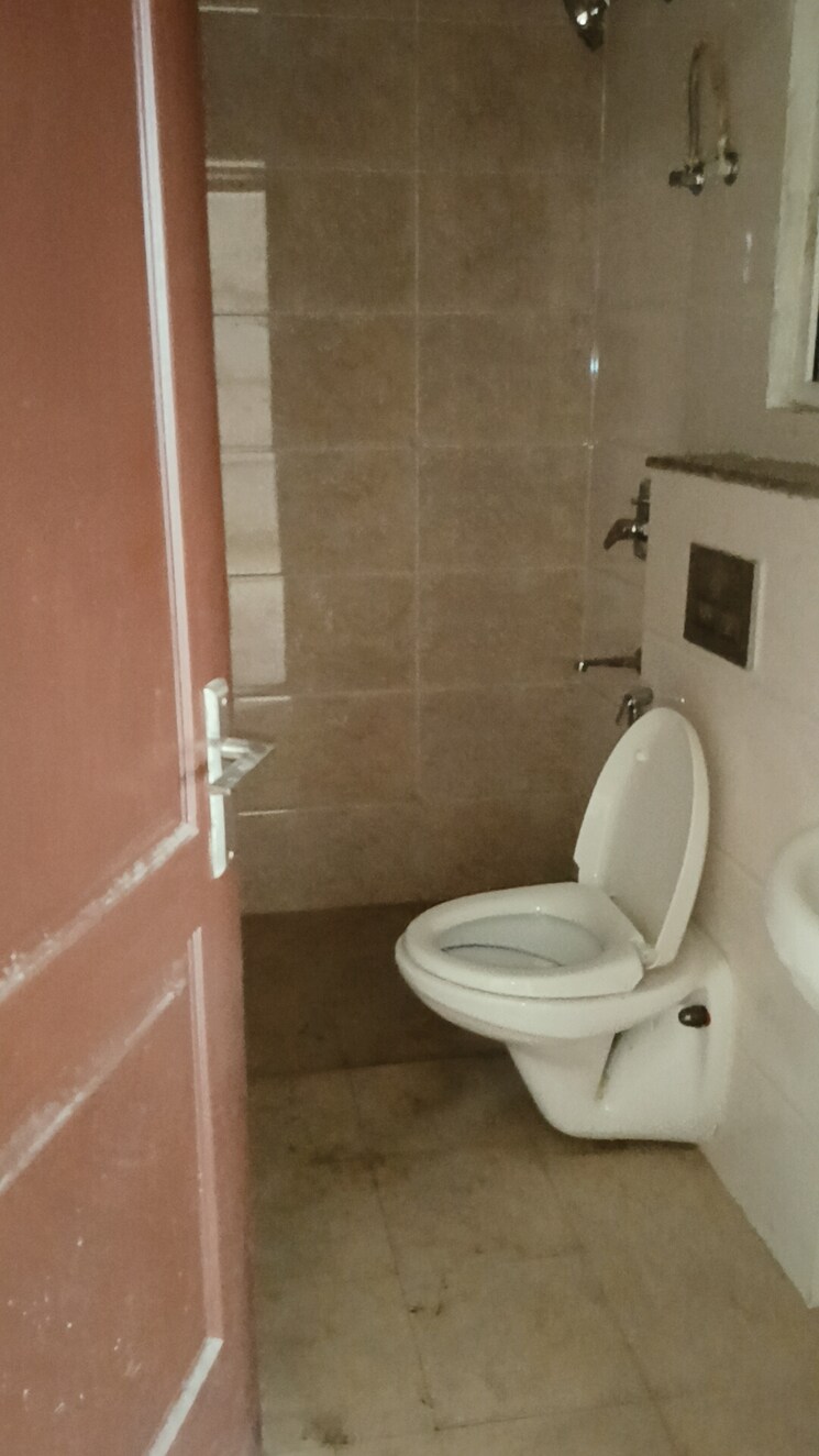 Bathroom, omaxe-royal-residency-faridabad 3 Bedroom 1685 Sq.Ft. Apartment In Sector 79 Faridabad 8715716