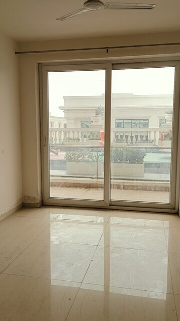 Room in 3 BHK Apartment at Omaxe Royal Residency Faridabad, Sector 79 – for Rent