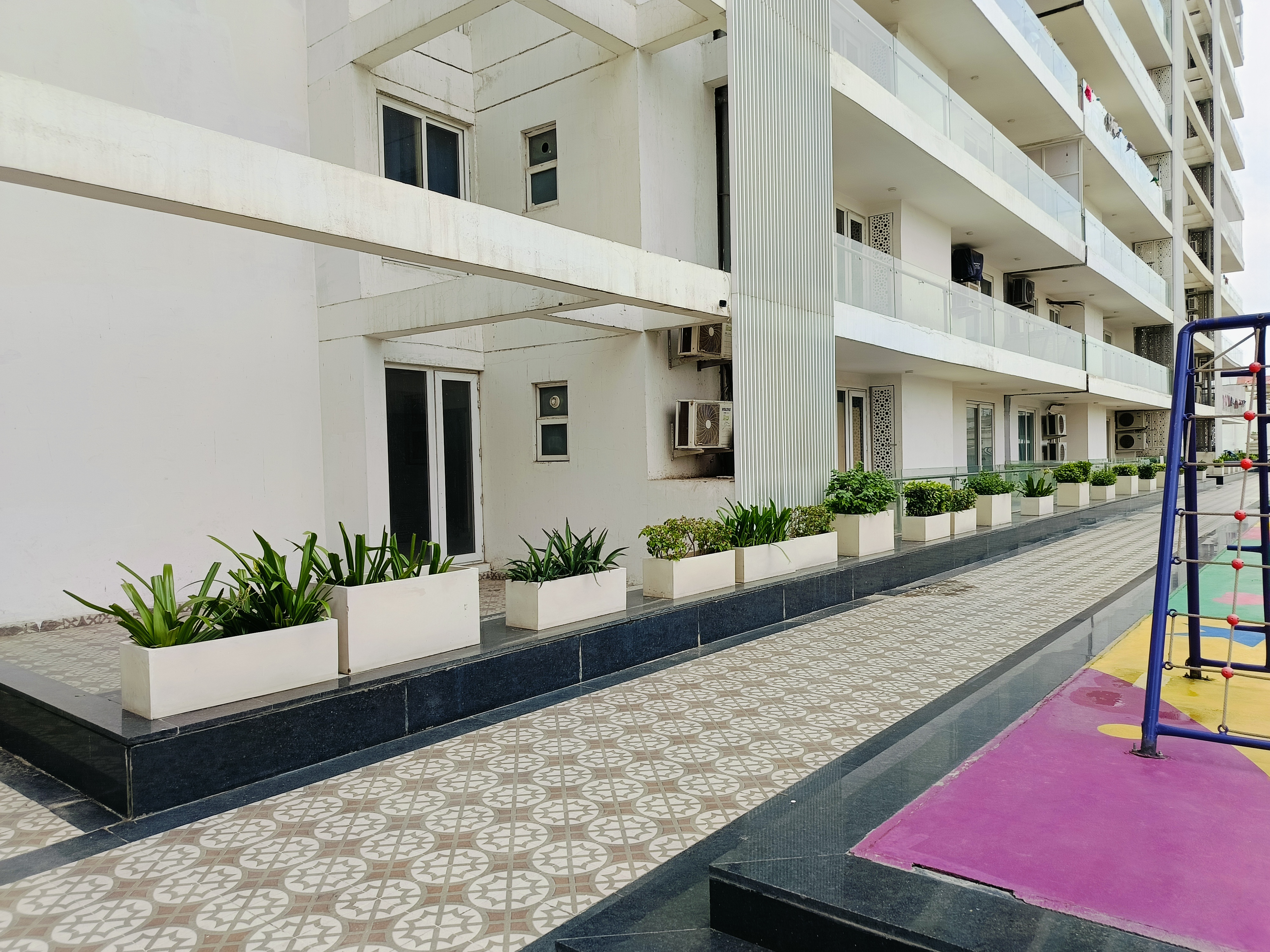 3 BHK + Extra Room Apartment For Rent in Omaxe Royal Residency Faridabad