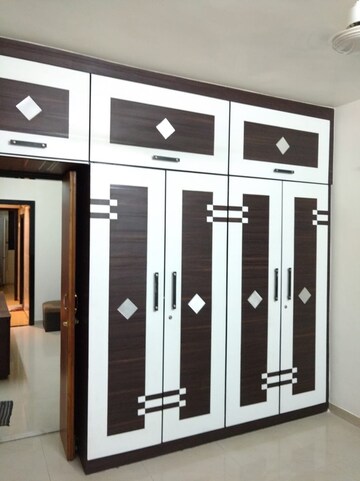 Room in 2 BHK Apartment at Panch Pakhadi – for Rent