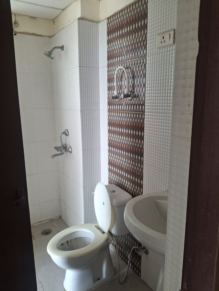 Bathroom, proview-officer-city 3.5 Bedroom 1341 Sq.Ft. Apartment In Raj Nagar Extension Ghaziabad 8715736