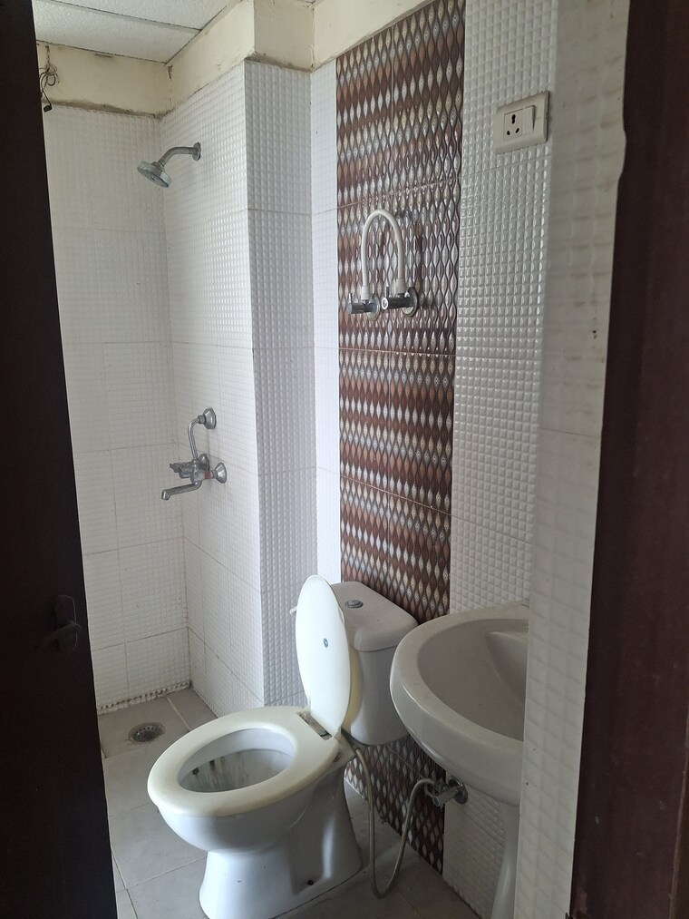 Bathroom, proview-officer-city 3.5 Bedroom 1341 Sq.Ft. Apartment In Raj Nagar Extension Ghaziabad 8715736