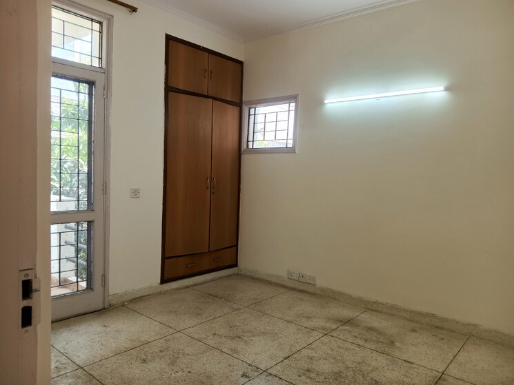 Room, ardee-city 3.5 Bedroom 300 Sq.Yd. Builder Floor In Sector 52 Gurgaon 8715809