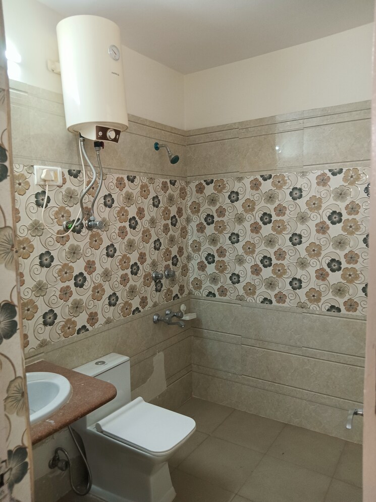Bathroom, ardee-city 3.5 Bedroom 300 Sq.Yd. Builder Floor In Sector 52 Gurgaon 8715809