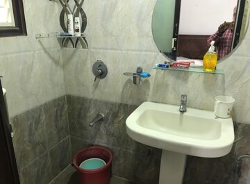 Bathroom in 2 BHK Apartment at Frazer Town – for Rent