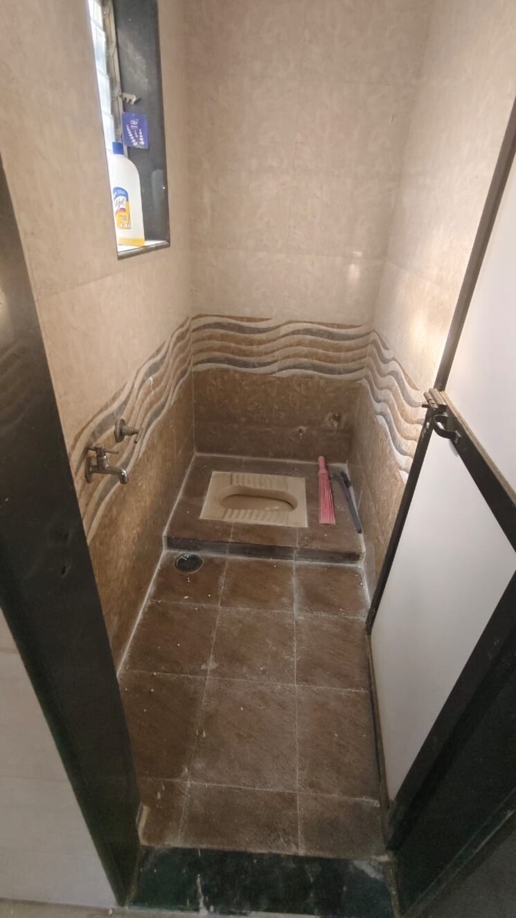 Bathroom, panch pakhadi 1 Bedroom 350 Sq.Ft. Apartment In Panch Pakhadi Thane 8715860