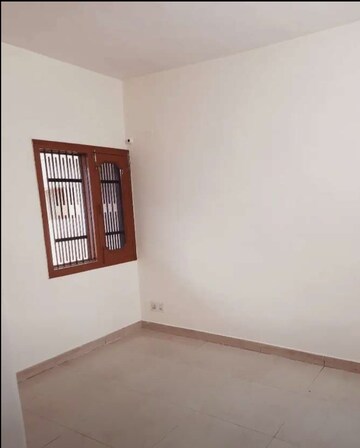 Room in 2 BHK Builder Floor at Sector 45 – for Rent