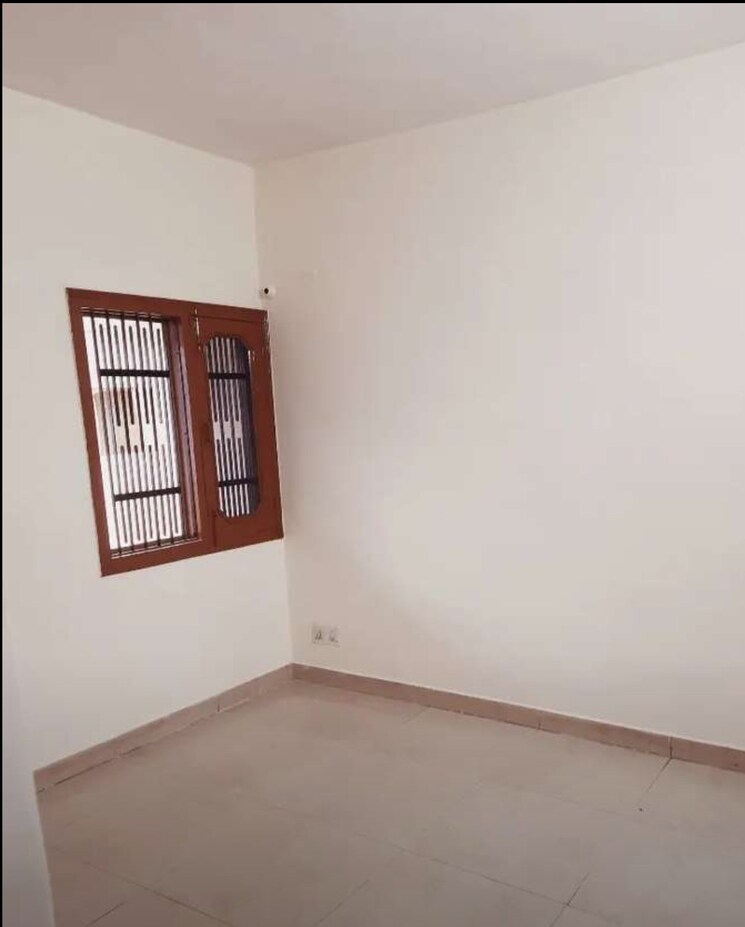 Room, sector 45 2 Bedroom 1000 Sq.Ft. Builder Floor In Sector 45 Chandigarh 8715880