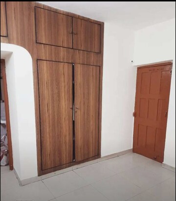 Room in 2 BHK Builder Floor at Sector 45 – for Rent