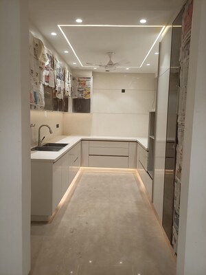 Building Lobby in 4 BHK Builder Floor at DLF Atria, Dlf Phase ii – for Sale