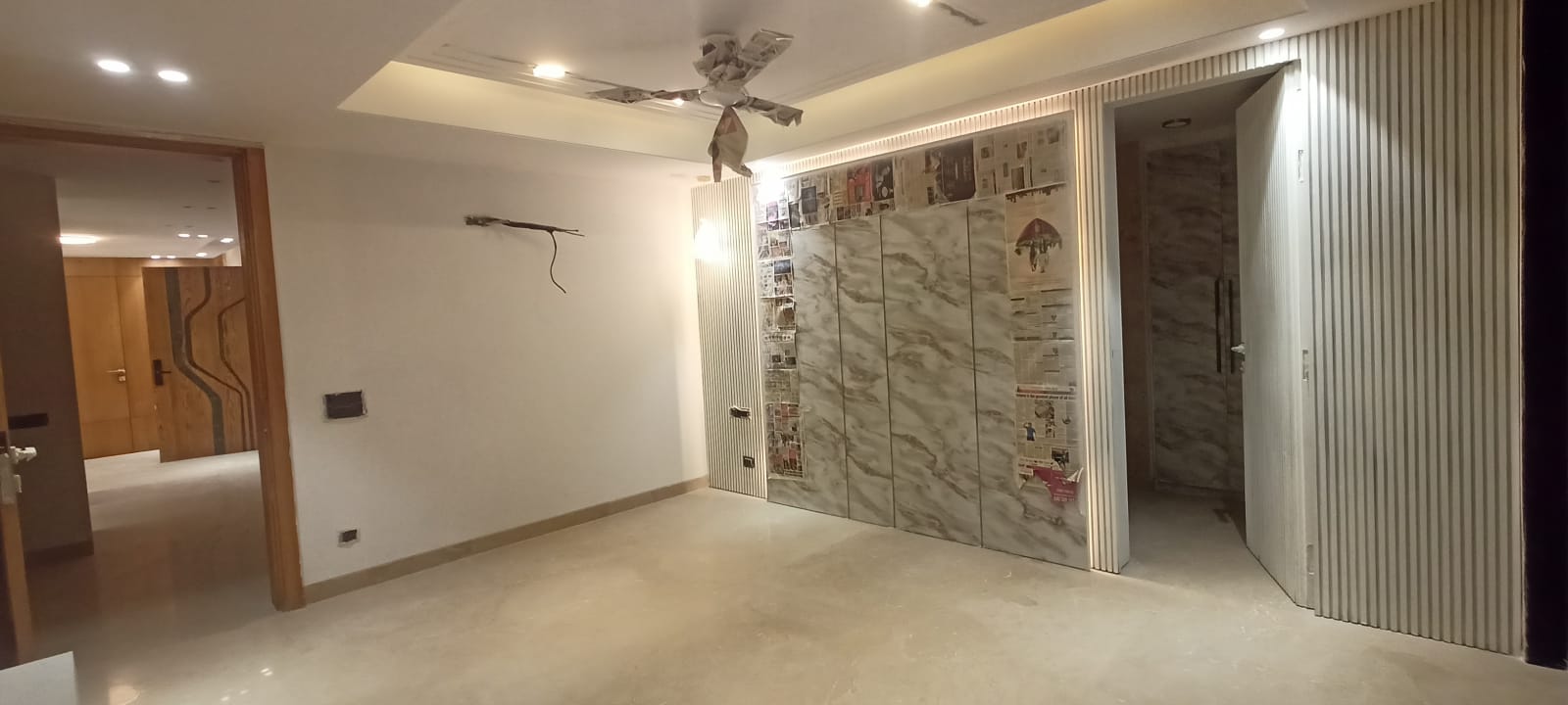 4 BHK + Pooja Room,Servant Room 300 Sq.Yd. Builder Floor in DLF Atria