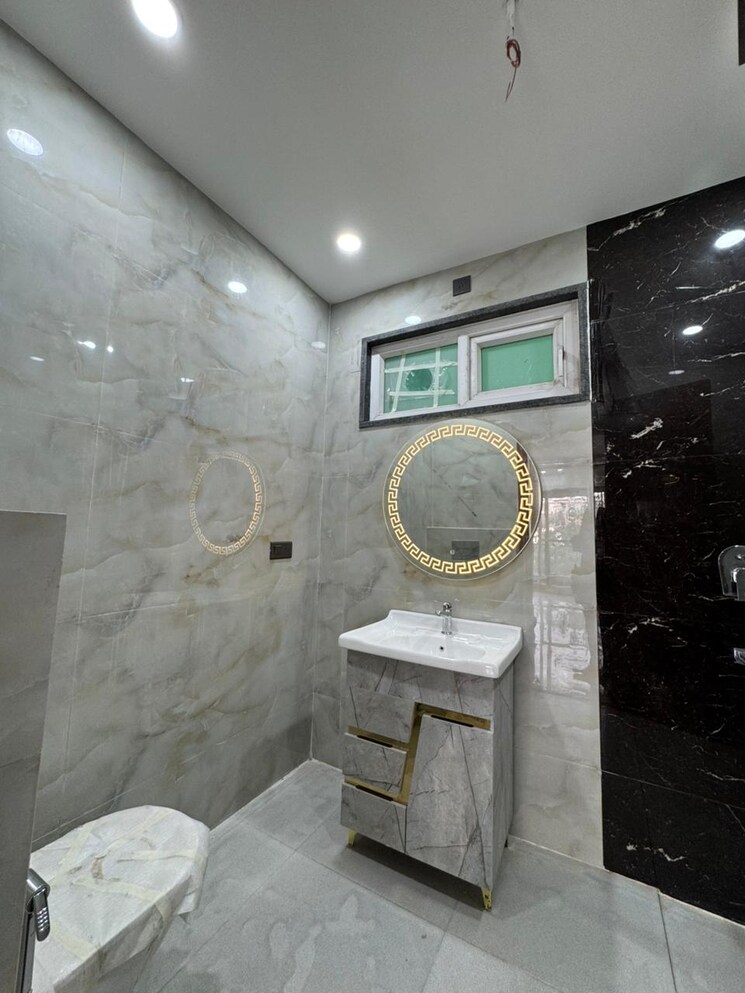 Bathroom, ansal-api-esencia 3.5 Bedroom 300 Sq.Yd. Builder Floor In Sector 67 Gurgaon 8715924