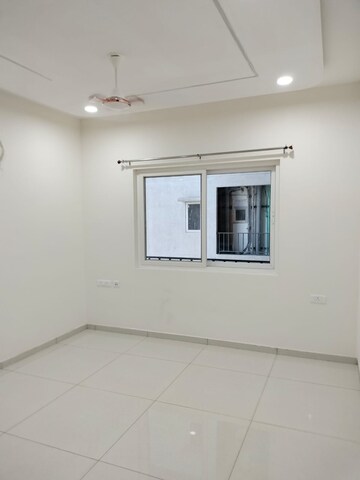 Room in 2 BHK Apartment at Rajapushpa Provincia, Narsingi – for Rent