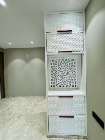 Furnished Amenities in 4 BHK Builder Floor at SS Southend Floors, South City 2 – for Sale