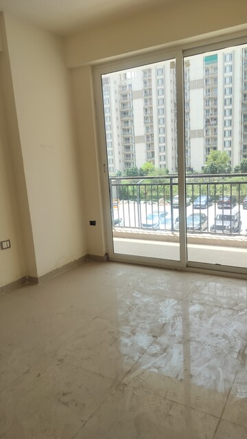 Room in 3 BHK Apartment at ROF Aalayas Phase 2, Sector 102 – for Rent